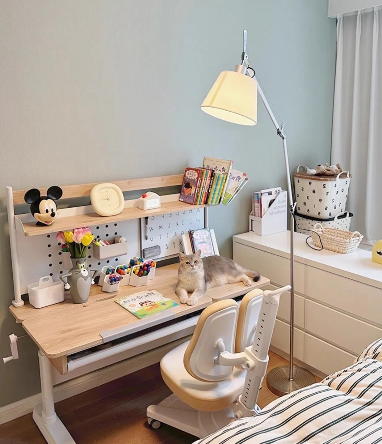 Creative LED Floor & Table Lamp – Modern Aluminum Fabric Light for Living Room & Bedroom